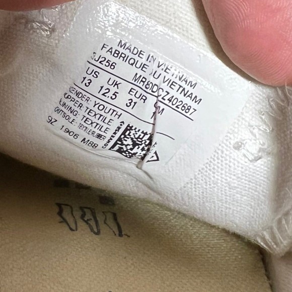 Converse Chuck Taylor All Star Optical White Sneakers Youth Size 13  (3J256) - Picture 10 of 10